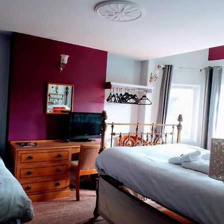 Oyo 3 Crescent Gardens Hotel Bath Bagian luar foto